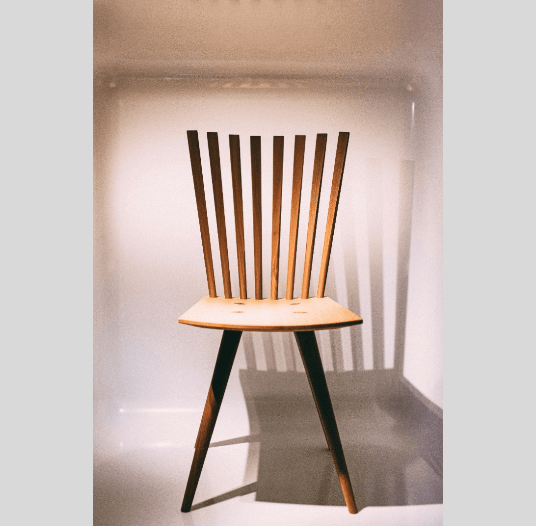 抽象的なデザインの椅子